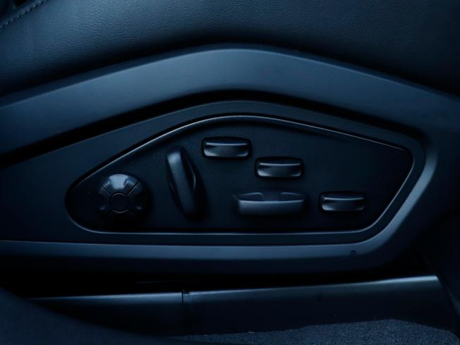 PORSCHE Taycan Photo 20
