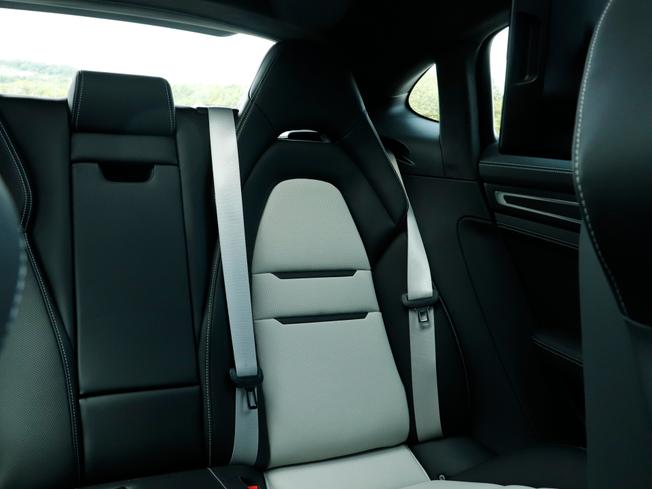 PORSCHE Panamera Photo 8