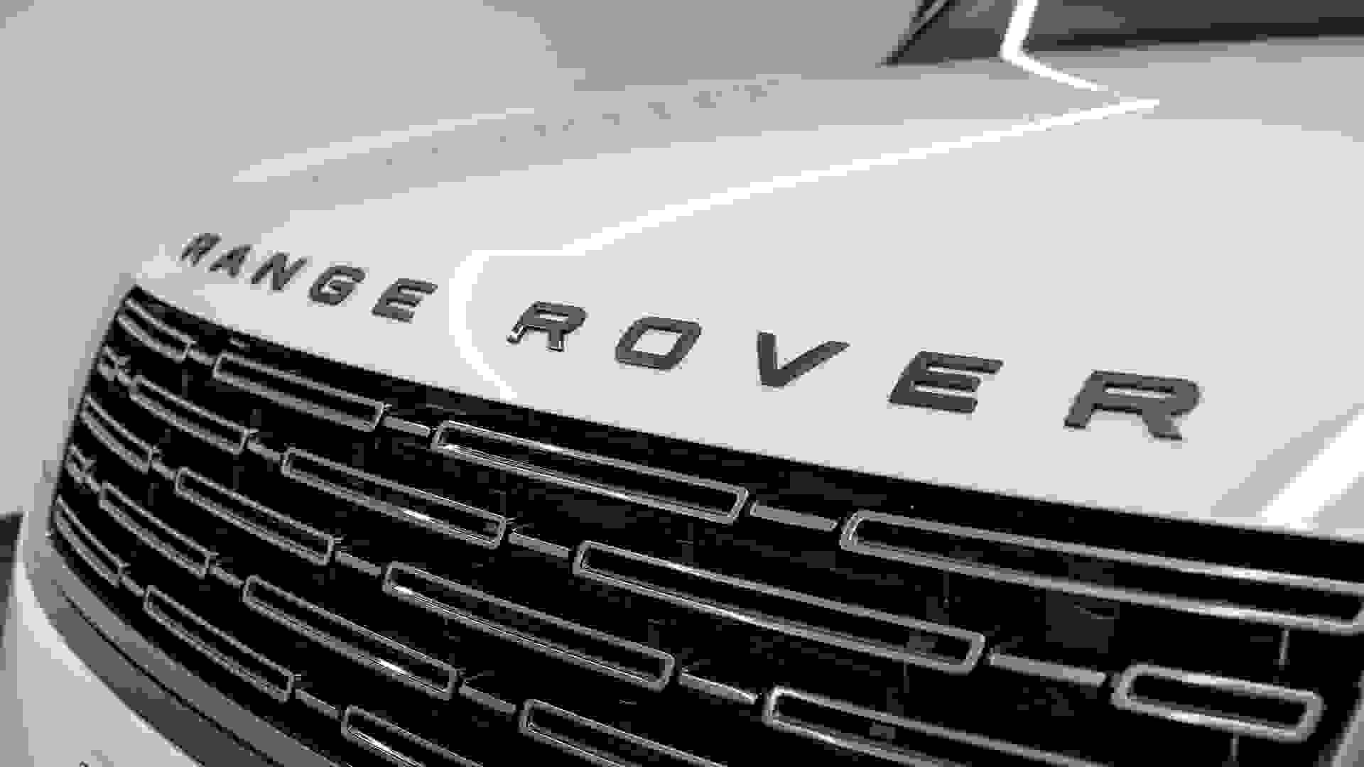 Land Rover Range Rover Photo 666d089e-7289-437f-9a92-95997ce2642d.jpg