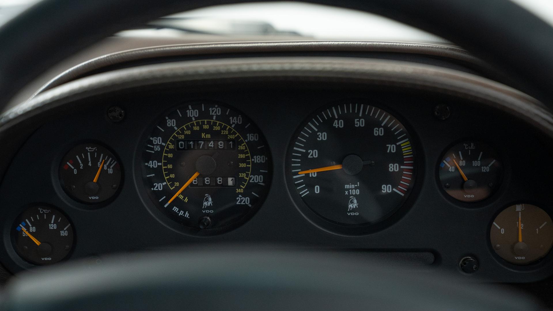 LAMBORGHINI Diablo Photo 667681fc-63ff-4578-8a84-e3705f20ed0a.jpg
