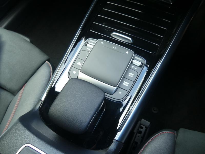 Mercedes-Benz GLA Photo 667ba1e3-1277-4935-89bc-3ff54ad4a11e.jpg