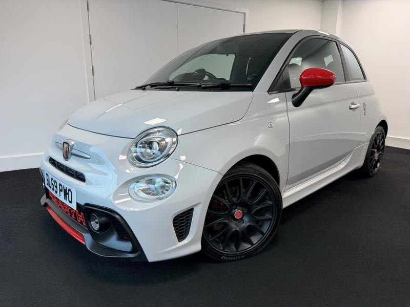 Abarth 595 Photo 66818246-2ceb-4f0d-9391-16eed6d94528.jpg