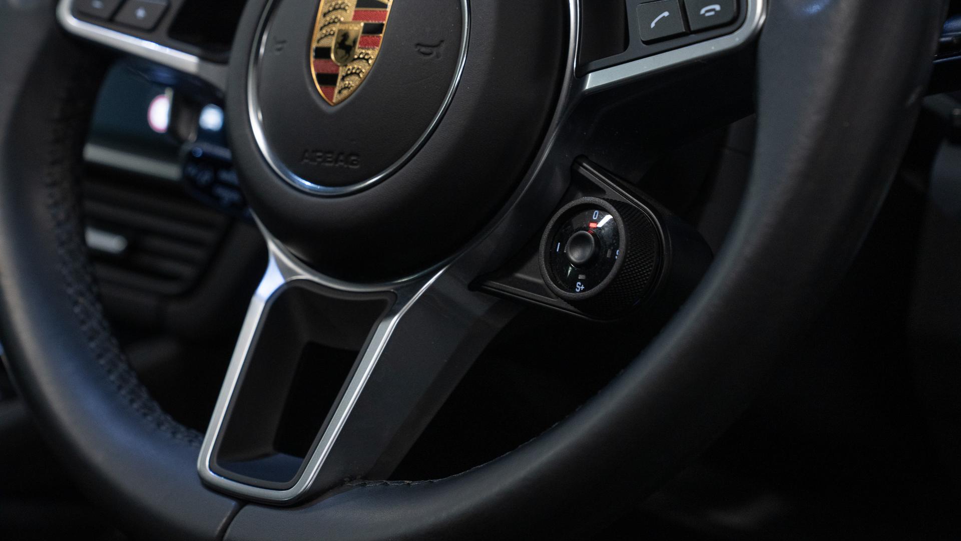 Porsche Cayenne Photo 66975183-1d96-4f7f-9a21-ba82572766cb.jpg