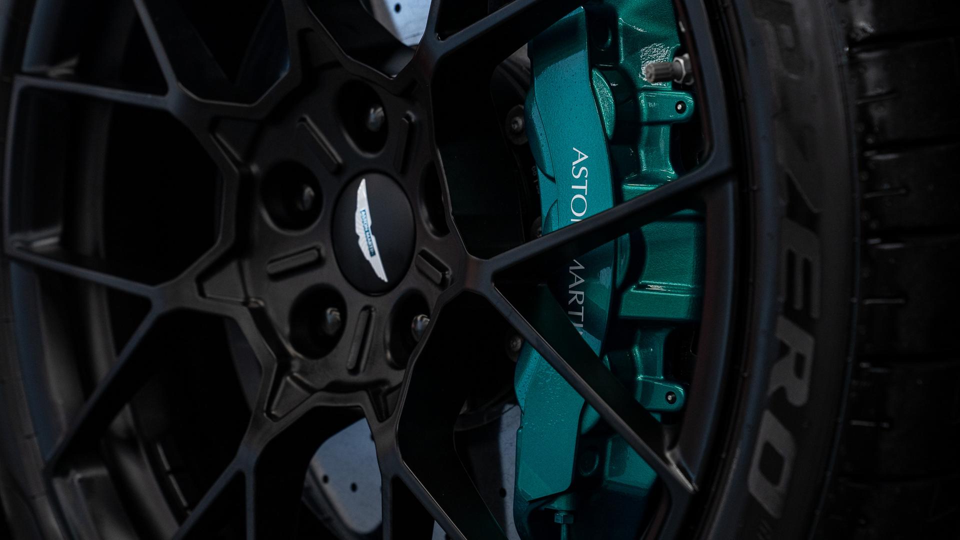 Aston Martin Vanquish Photo 669bb420-de16-492d-b766-5951a119794c.jpg