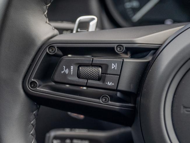 PORSCHE Macan Photo 18