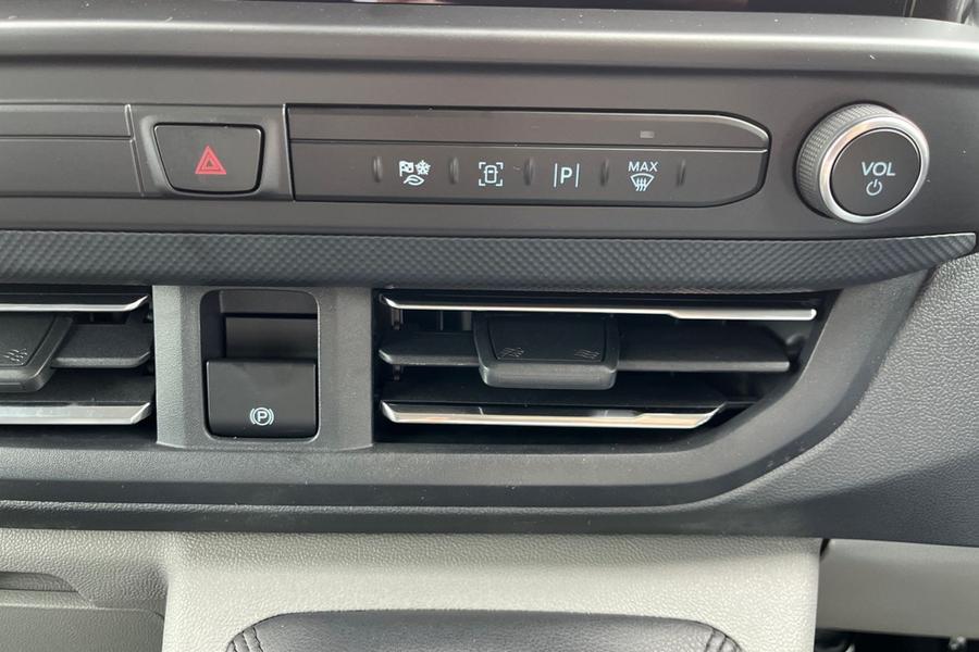 Ford TRANSIT CUSTOM Photo 66c422d1-37da-4b19-822c-d9927f1c537c.jpg