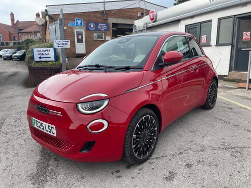 Fiat 500e Photo 66e833f2-80bf-43fd-9489-b4090878022d.jpeg