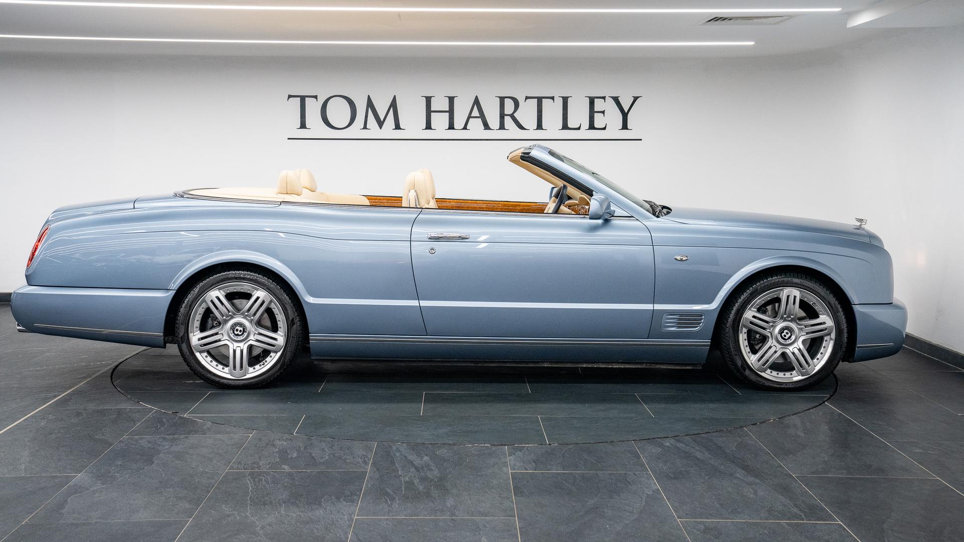 Bentley Azure T Photo 66e9851e-7f5e-43ea-bbb6-9ef54827193f.jpg