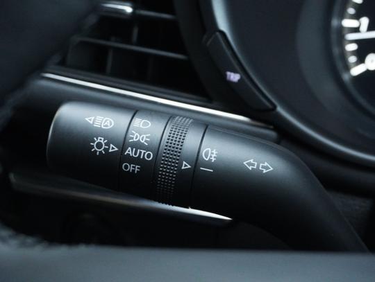 Mazda 3 Photo 66f065bb-acd2-49ec-bd6e-ad97ad3ab19c.jpg