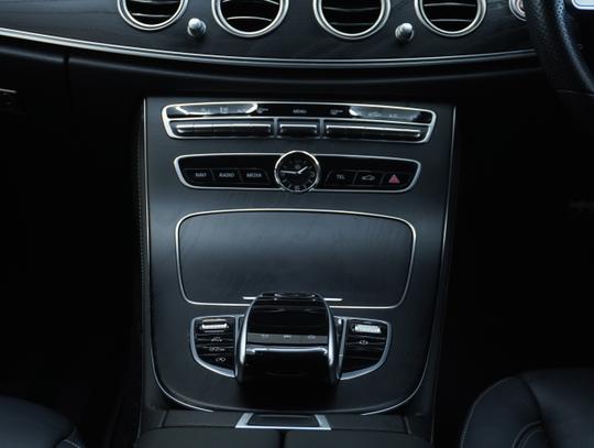 Mercedes-Benz E Class Photo 6709a5ea-48d2-4245-aec4-fc3743b59e05.jpg