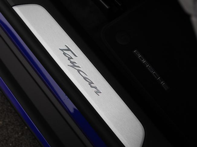 PORSCHE Taycan Photo 36
