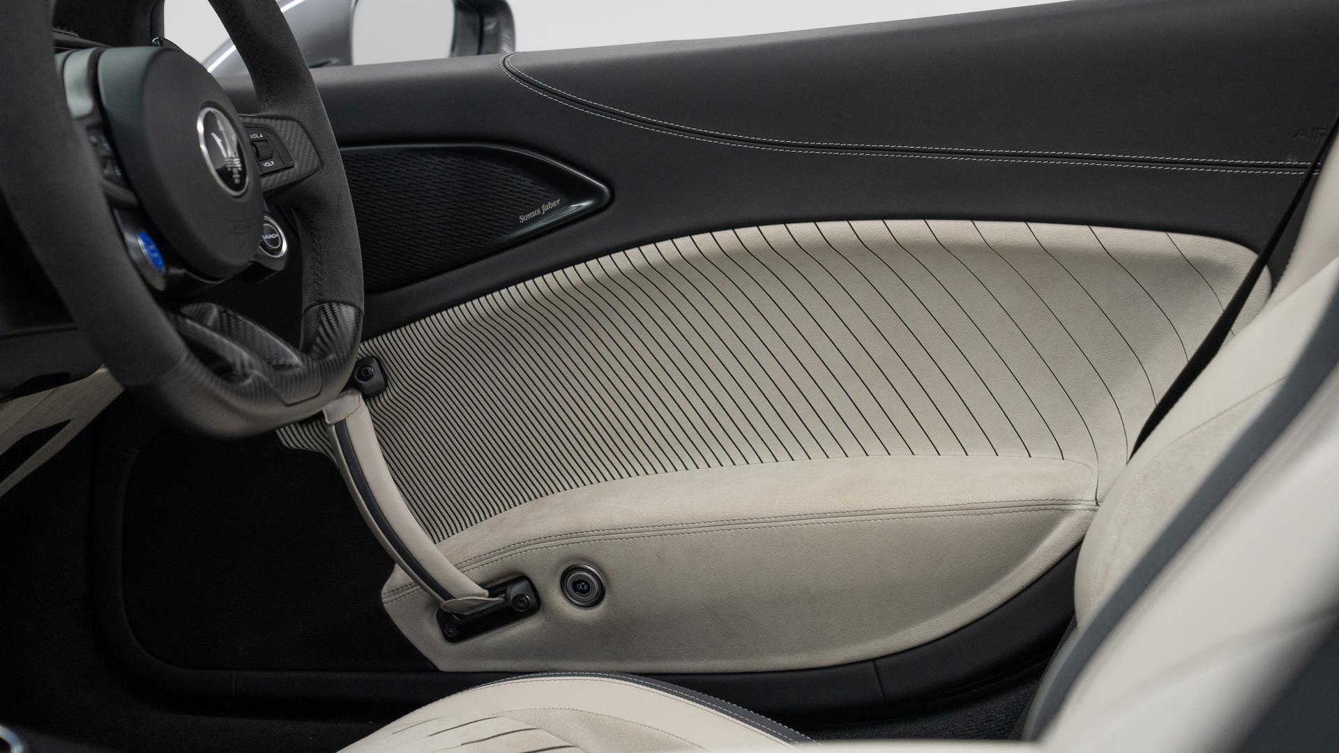 Maserati MC20 Photo 670d7911-94f9-4a68-838c-e92fdb3436cc.jpg