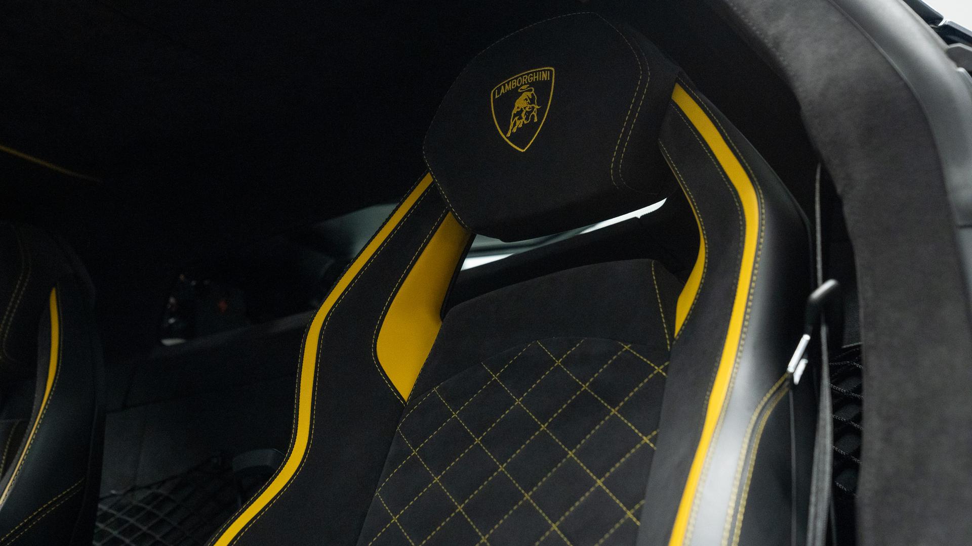 LAMBORGHINI Aventador Photo 670f5303-0b06-4dd6-9c1d-a984eefbcd3b.jpg