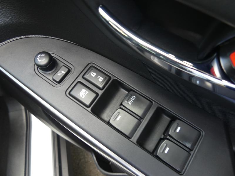 Suzuki S-Cross Photo 671a2c4f-9acb-4554-90f4-1bff6b21cdb1.jpg