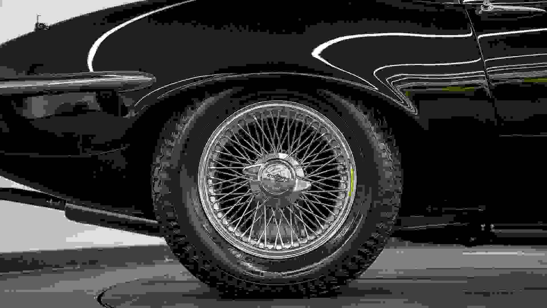 Jaguar E-TYPE Series 3 Photo 671bce64-451e-4b0e-a84c-5b940c7454ab.jpg