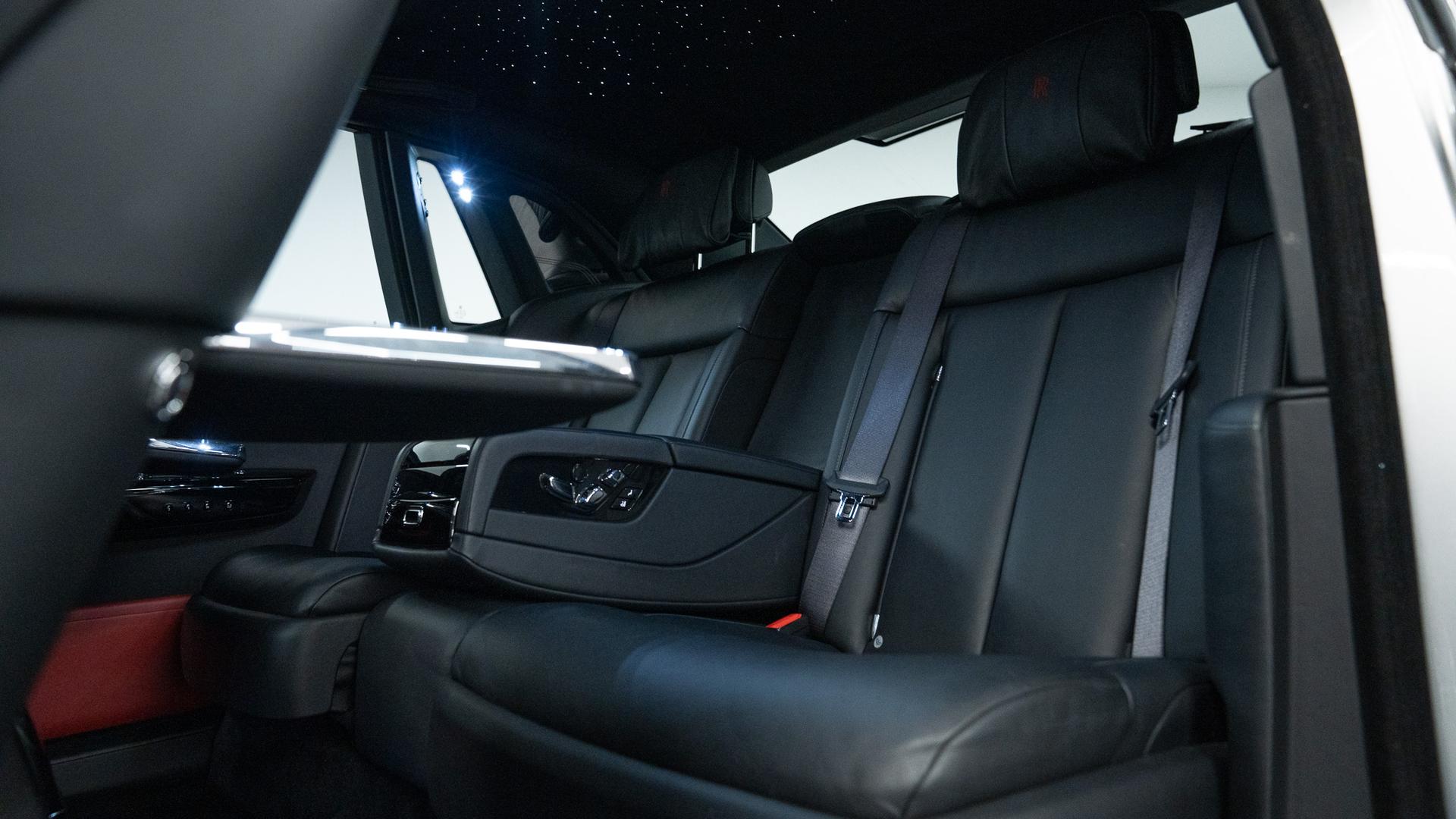 Rolls-Royce Phantom Photo 6720fc33-9382-49d7-94bb-3dc3af04a7ea.jpg