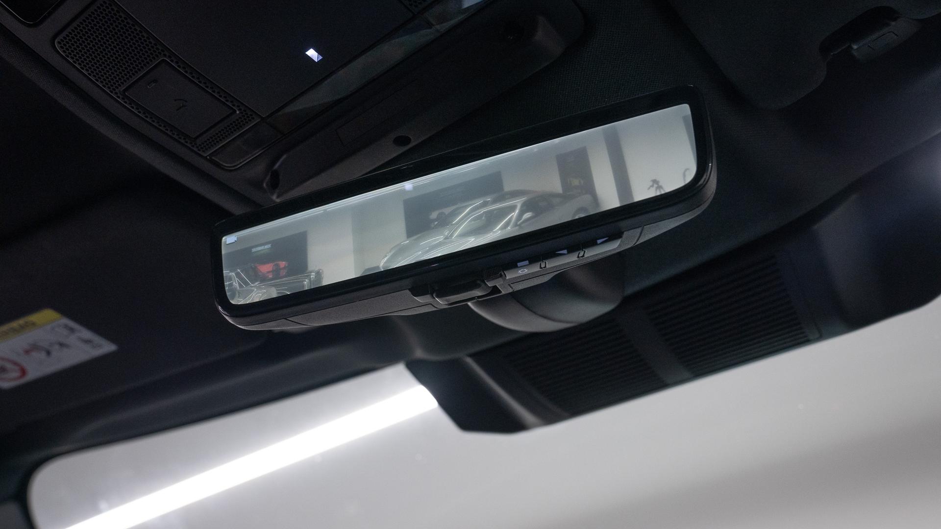 Land Rover Defender 110 Hard Top Photo 6736050d-f4c0-47fc-98ec-245ca625edff.jpg