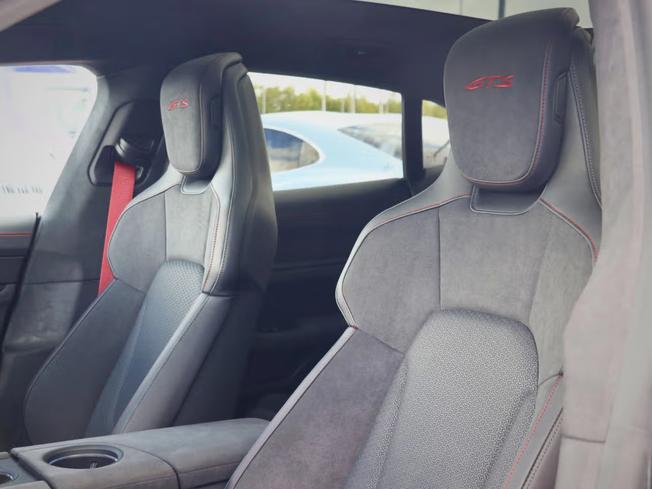 PORSCHE Taycan Photo 22