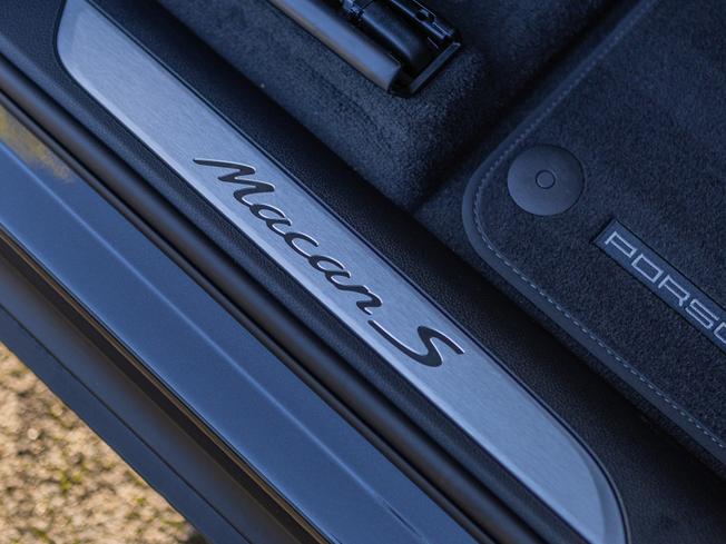 PORSCHE Macan Photo 32