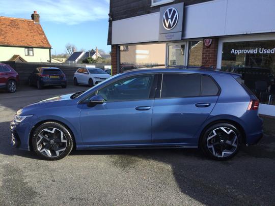 Volkswagen Golf Photo 675ff5e6-0b04-49b9-8ffe-af13f71fdd9c.jpg
