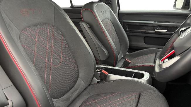 VOLKSWAGEN ID. Buzz Photo 10