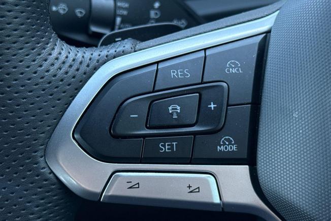 VOLKSWAGEN Tiguan Photo 16