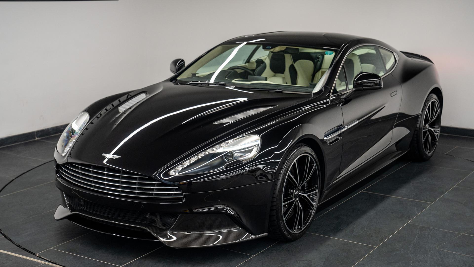 Aston Martin Vanquish Photo 676b099b-bbaf-45c6-ae92-be3077aa84bf.jpg