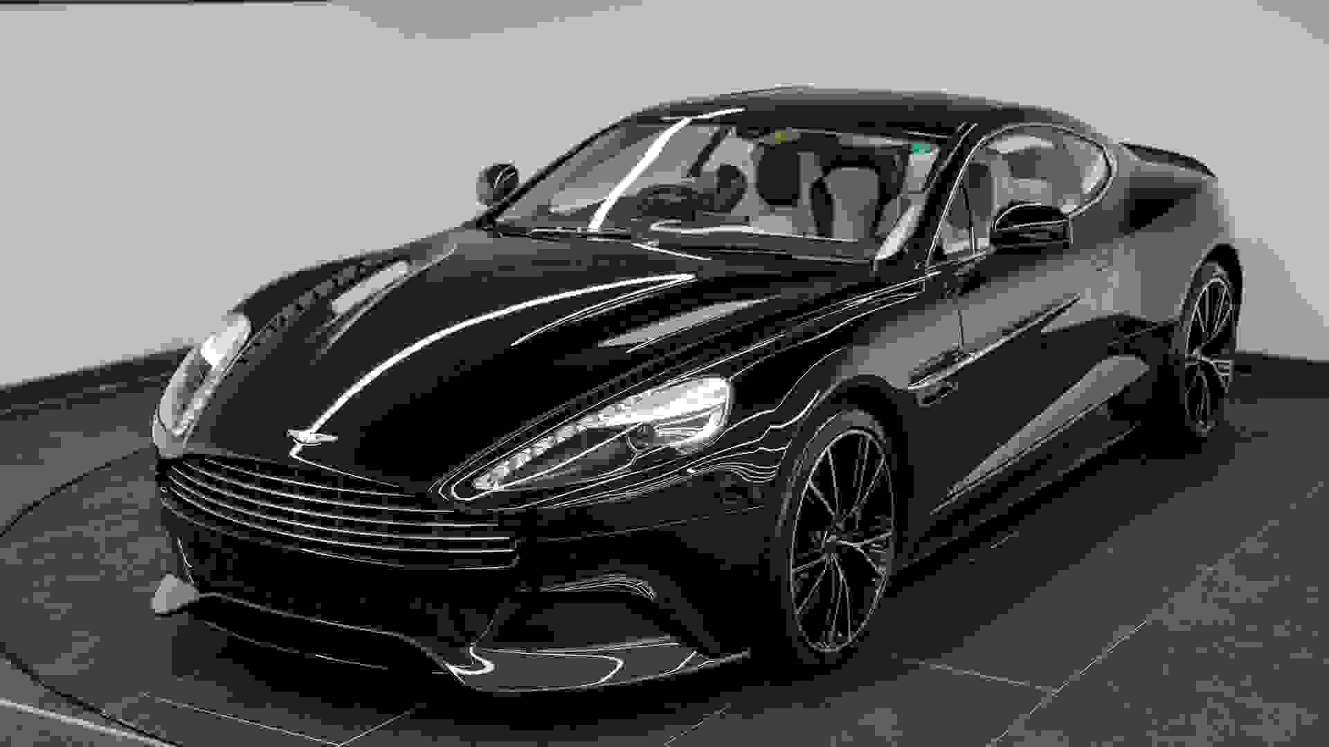 Aston Martin Vanquish Photo 676b099b-bbaf-45c6-ae92-be3077aa84bf.jpg