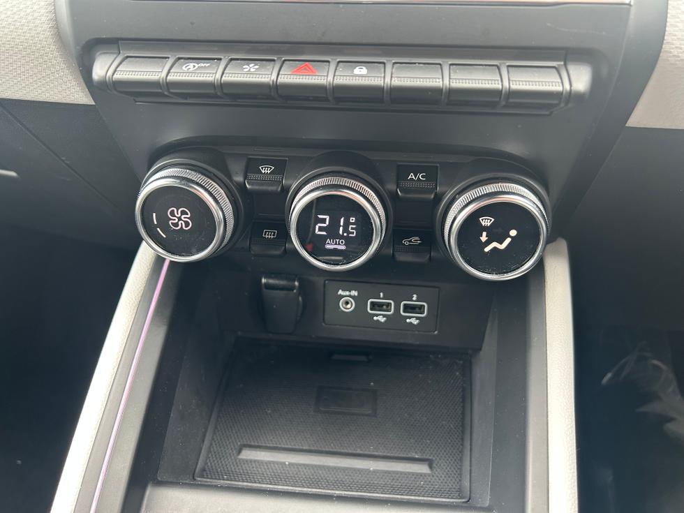 Renault Clio Photo 677199e9-4ad3-4147-aafd-f3e5cb26c6df.jpeg