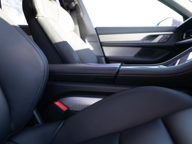 PORSCHE Taycan Photo 11