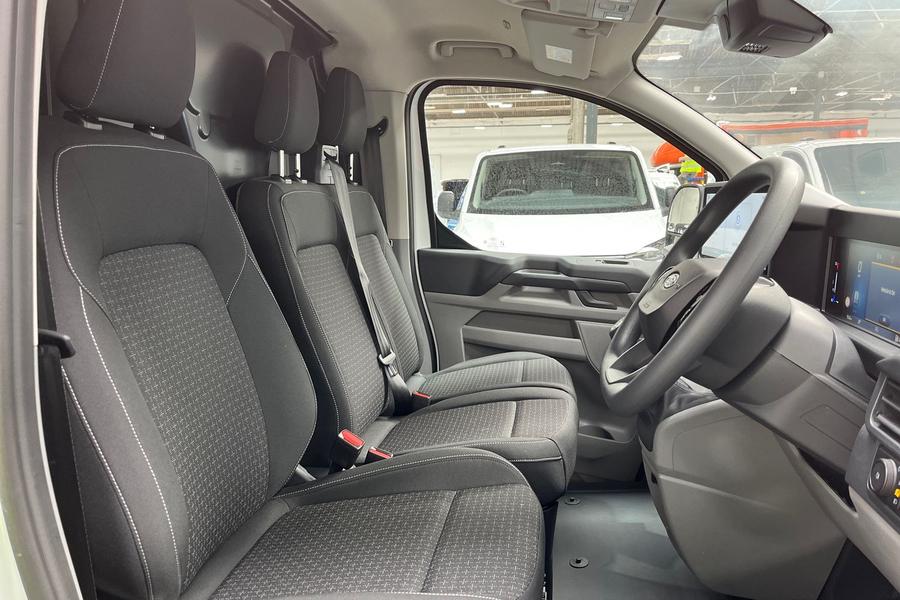 Ford TRANSIT CUSTOM Photo 677af6c7-d66e-4017-8a16-df1b4e617799.jpg