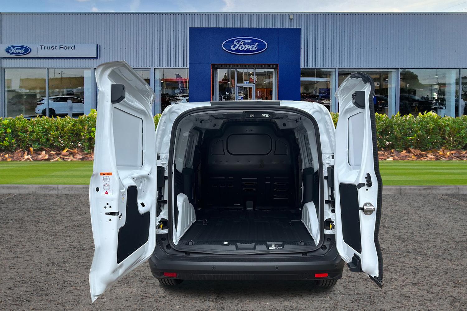 Ford E-TRANSIT COURIER Photo 5