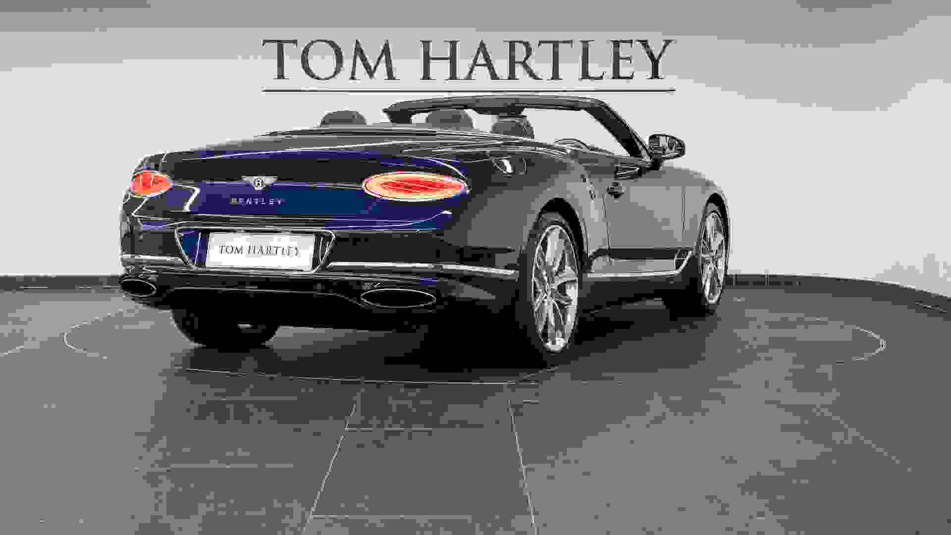 Bentley CONTINENTAL GTC Photo 678b3cd8-5781-450d-877c-37935762c8b5.jpg
