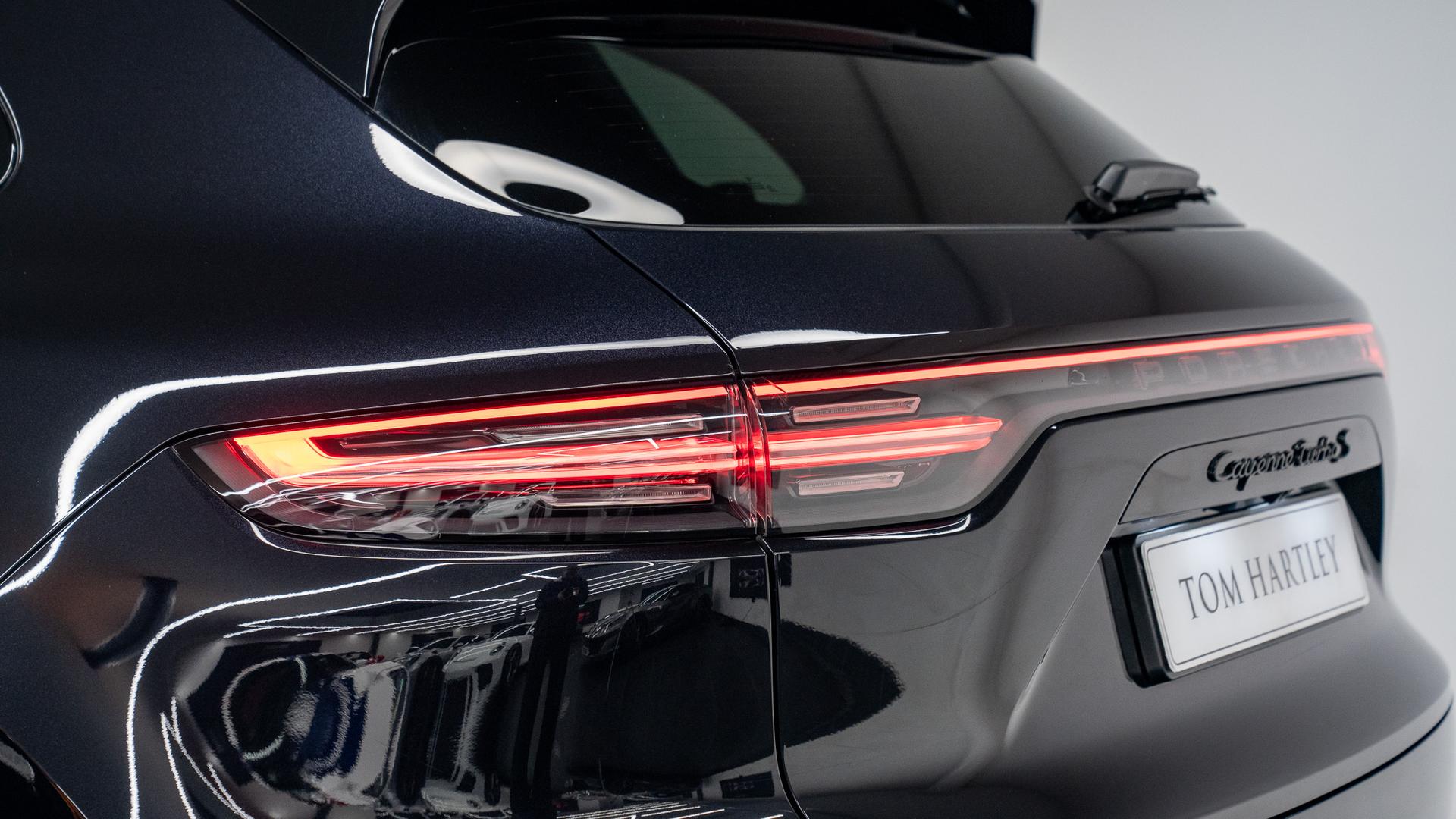 Porsche Cayenne Photo 67a05ed5-1609-46b8-b414-ed3bff41ed26.jpg