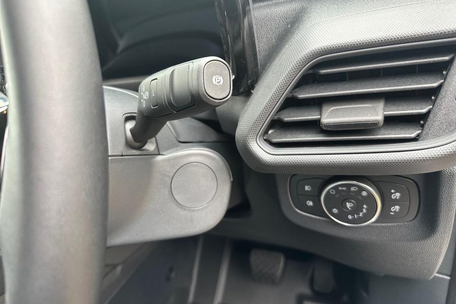 Ford E-TRANSIT COURIER Photo 67aa3884-9eff-4d5b-bda5-ca962fe28c82.jpg