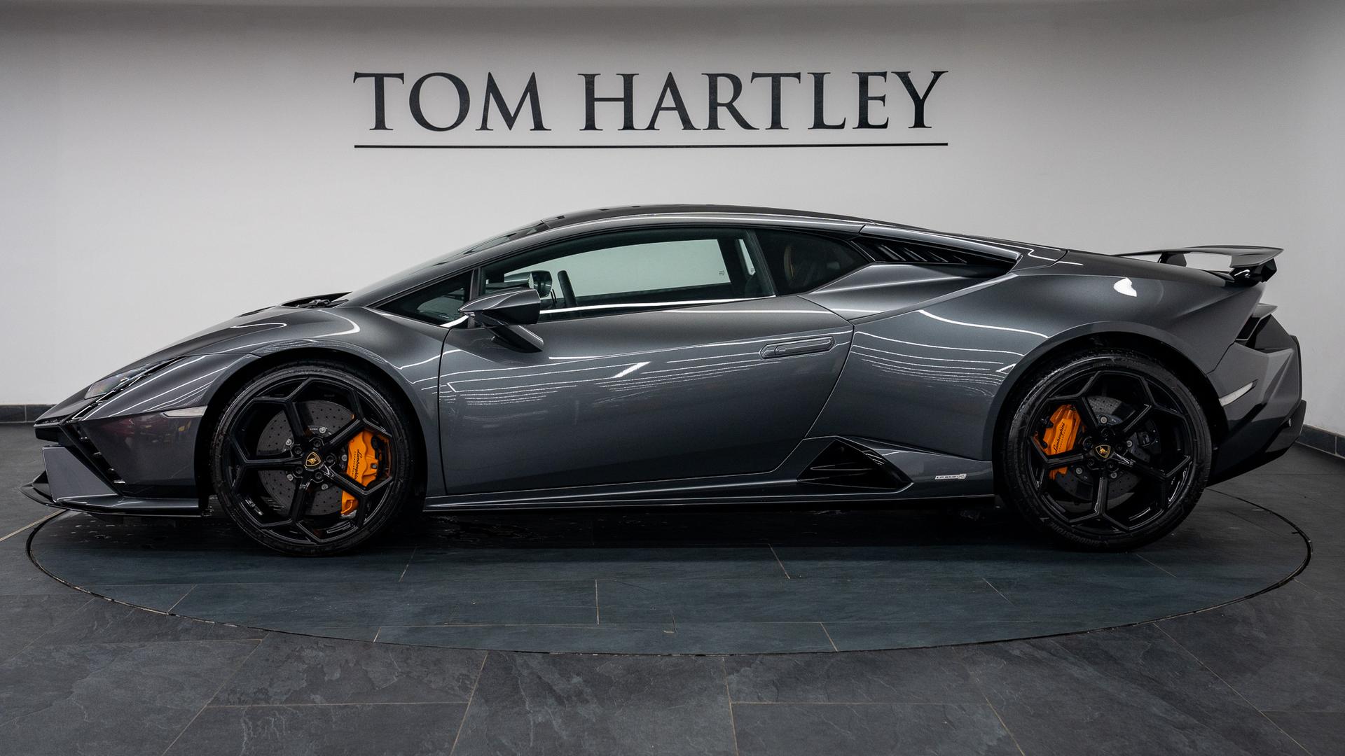 LAMBORGHINI Huracan Photo 67aec2e8-40c8-4523-b429-db9c8e11b27e.jpg