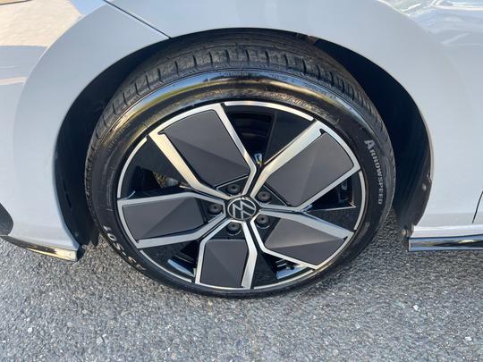 Volkswagen Golf Photo 67bfa6f0-6026-4af9-a0e1-51a538dd5dbb.jpg