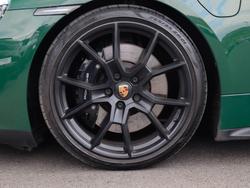 PORSCHE TAYCAN Photo 4