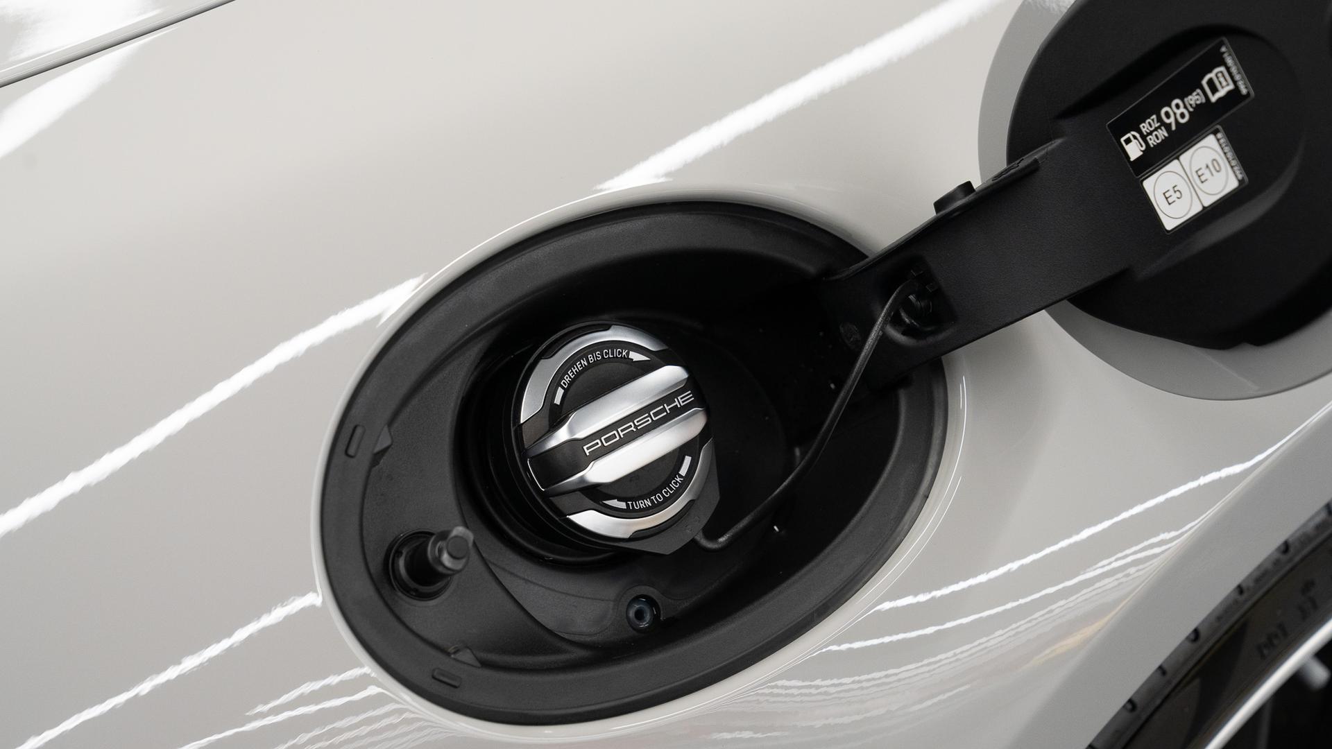 Porsche 911 Photo 67fdd388-1da6-4ba8-8f32-dc35bf11c6c2.jpg