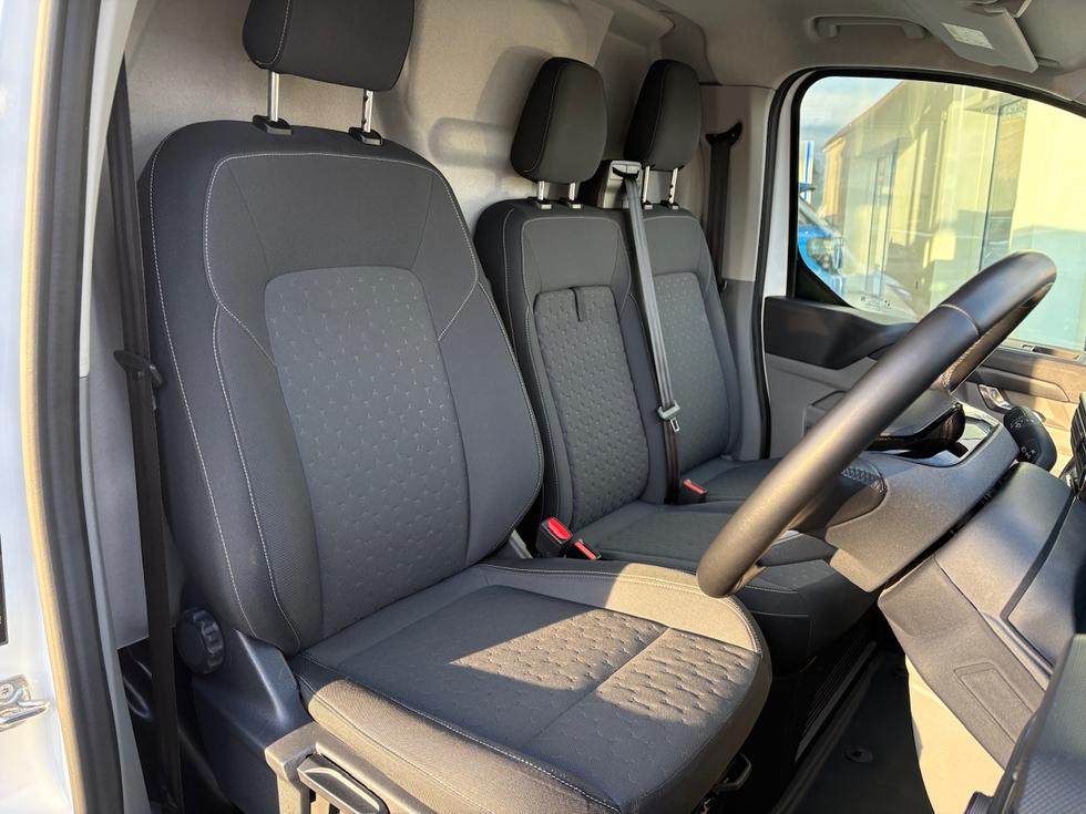 Ford Transit Custom Photo 67fe313b-8bf6-4409-af42-2f32d6c7007d.jpeg