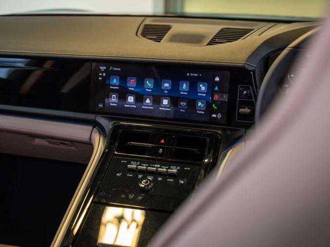 PORSCHE Panamera Photo 26