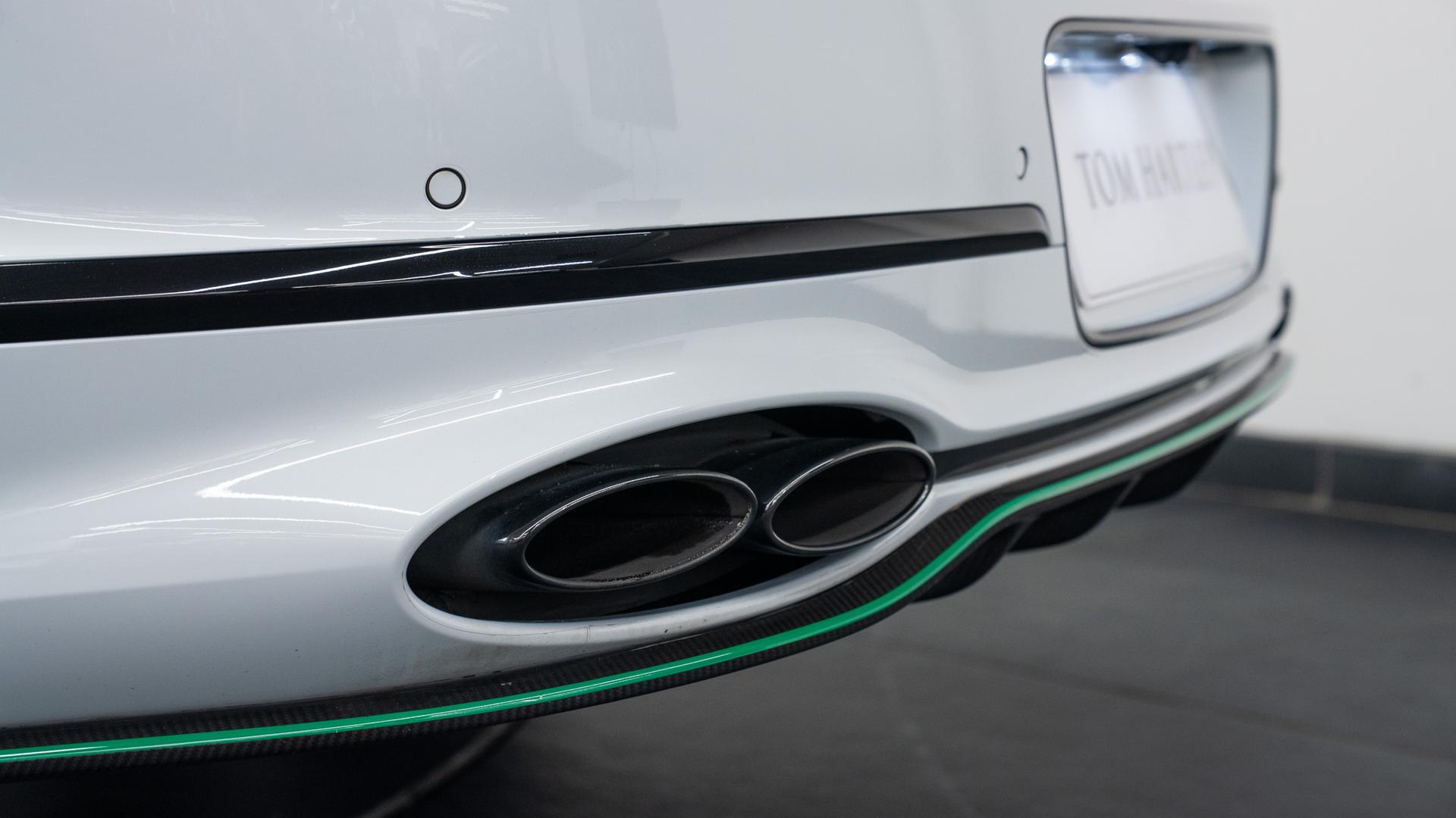 Bentley Flying Spur Photo 68341355-e02f-4b7f-8079-bfd3cee53f14.jpg