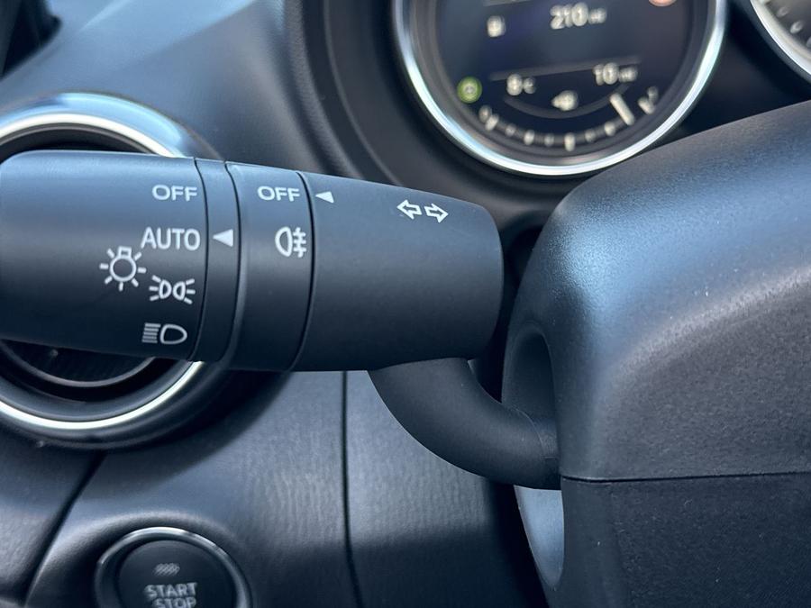 Mazda MX-5 Photo 6852e8bb-cc54-4d39-b57a-574becebc87e.jpg