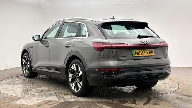 Audi Q8 e-tron Photo 3