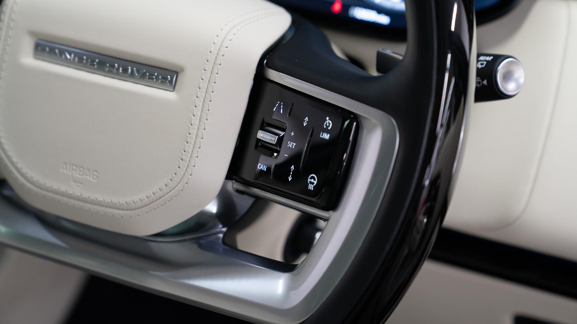 Land Rover Range Rover Photo 688e5997-8da4-455d-9145-393ede6b7ff7.jpg