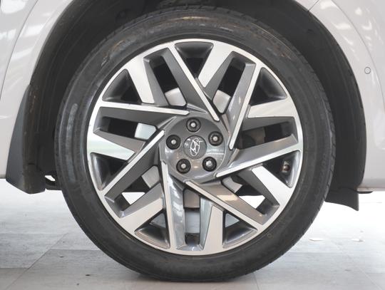 Hyundai Santa Fe Photo 689ae30f-cf99-40bb-8025-2d83fe2aee06.jpg