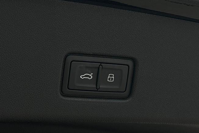 AUDI  Q4 Photo 21