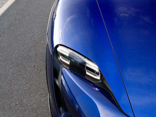 PORSCHE Taycan Photo 9