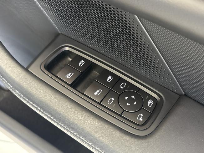 PORSCHE Taycan Photo 34