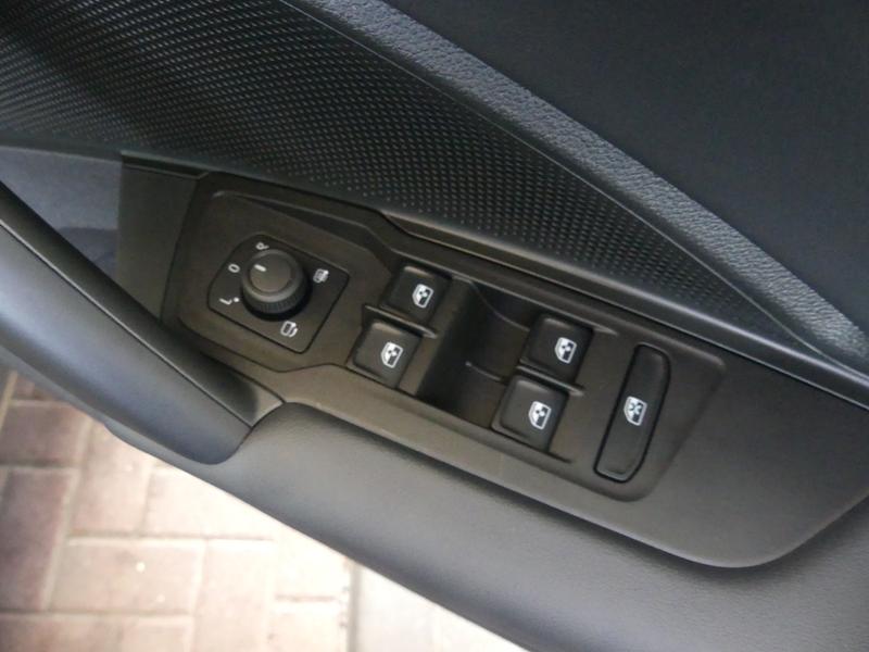 Volkswagen Tiguan Photo 68af6d76-1a92-421d-8192-6859bca04615.jpg